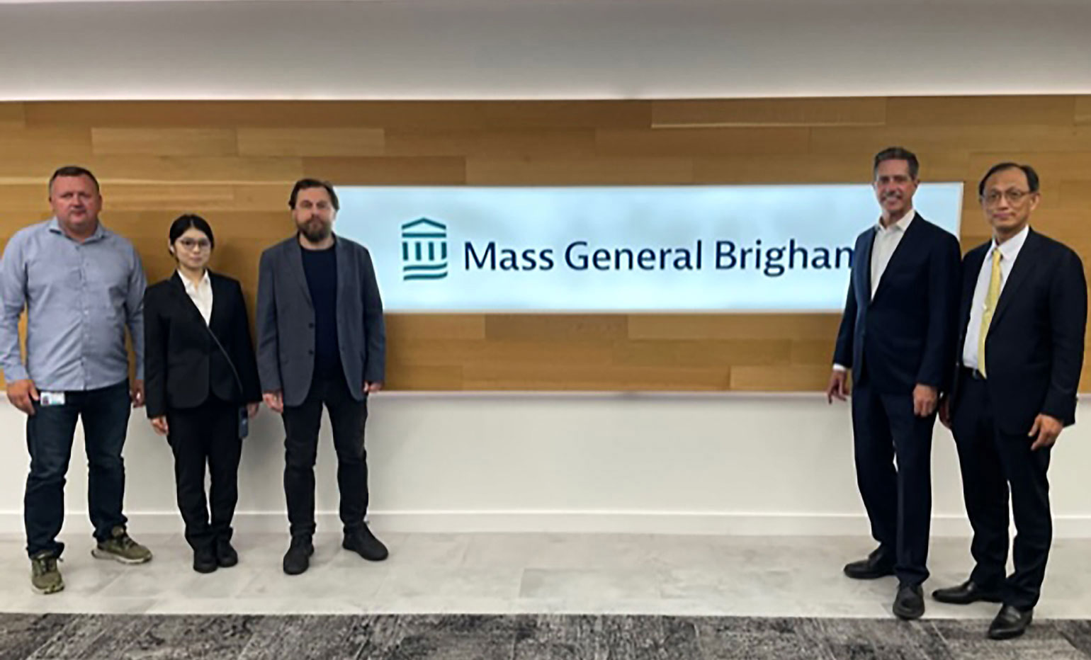 ハーバード大学での集合写真1